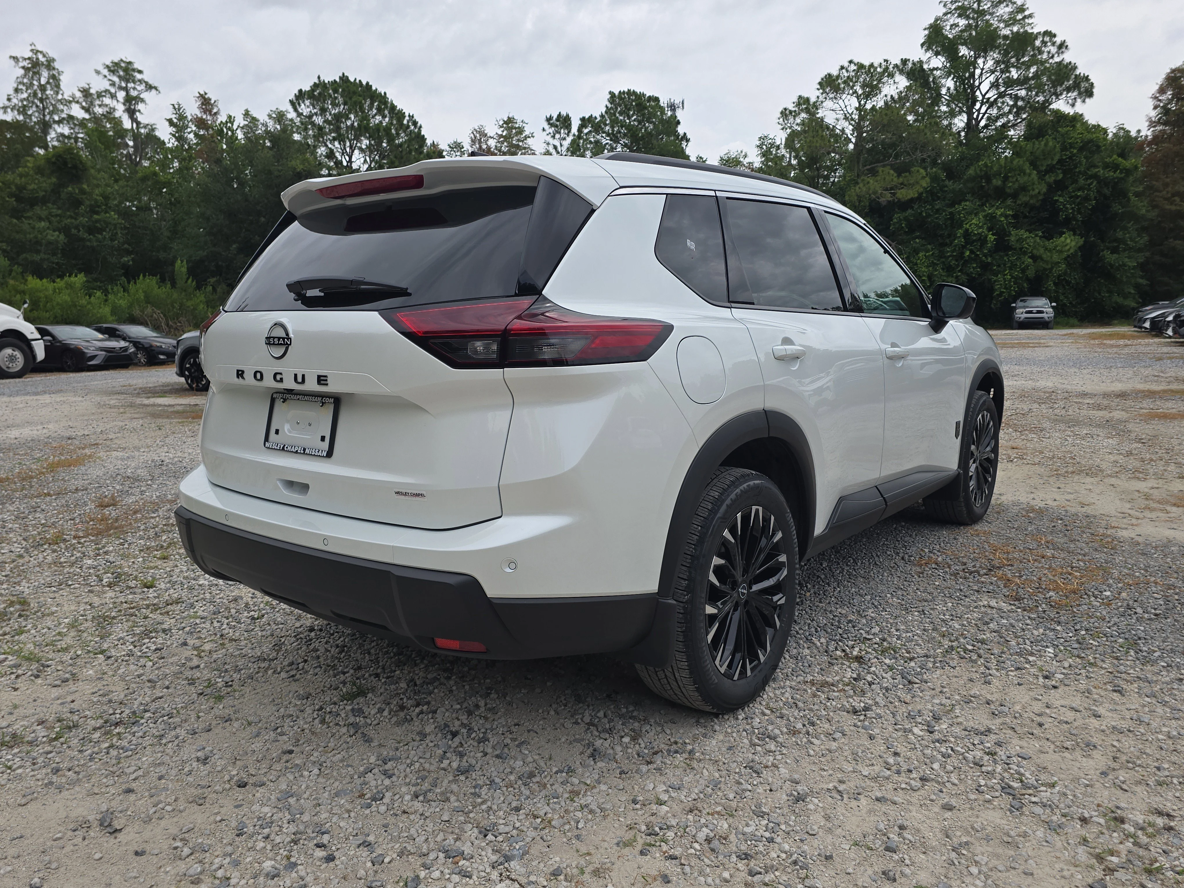 New 2026 Everest White Pearl TriCoat Nissan Dark Armor™ image 8