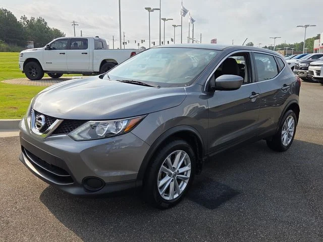 Used 2018 Gray Nissan S image 3