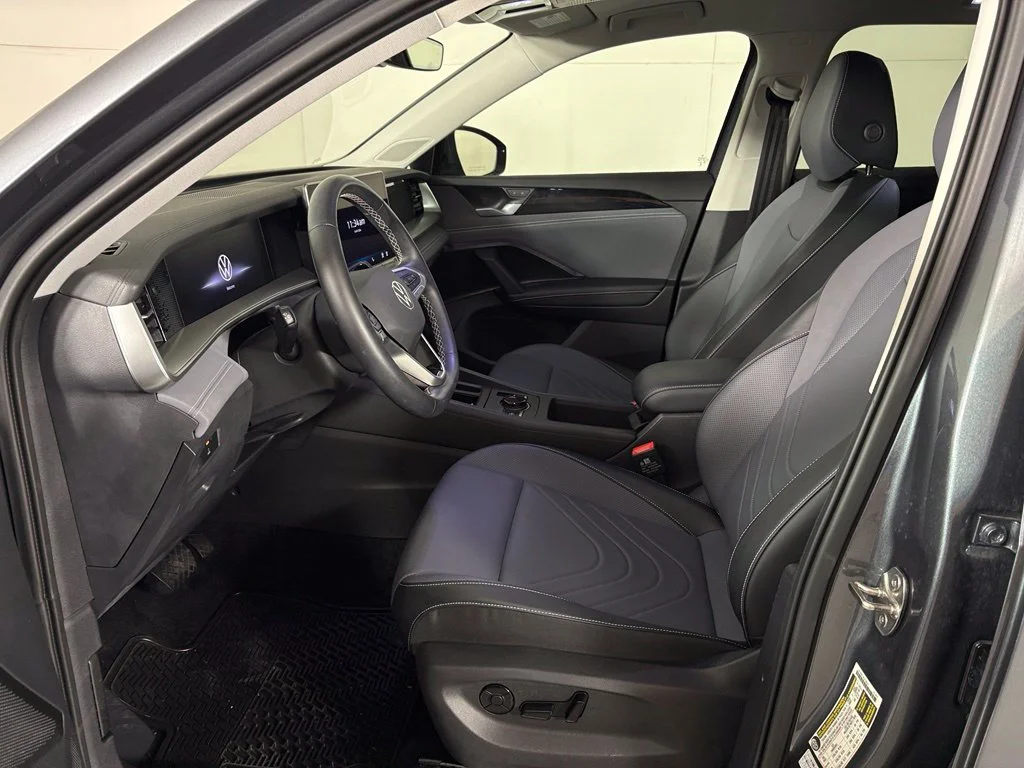 Used 2025 Gray Volkswagen 2.0T SE image 17