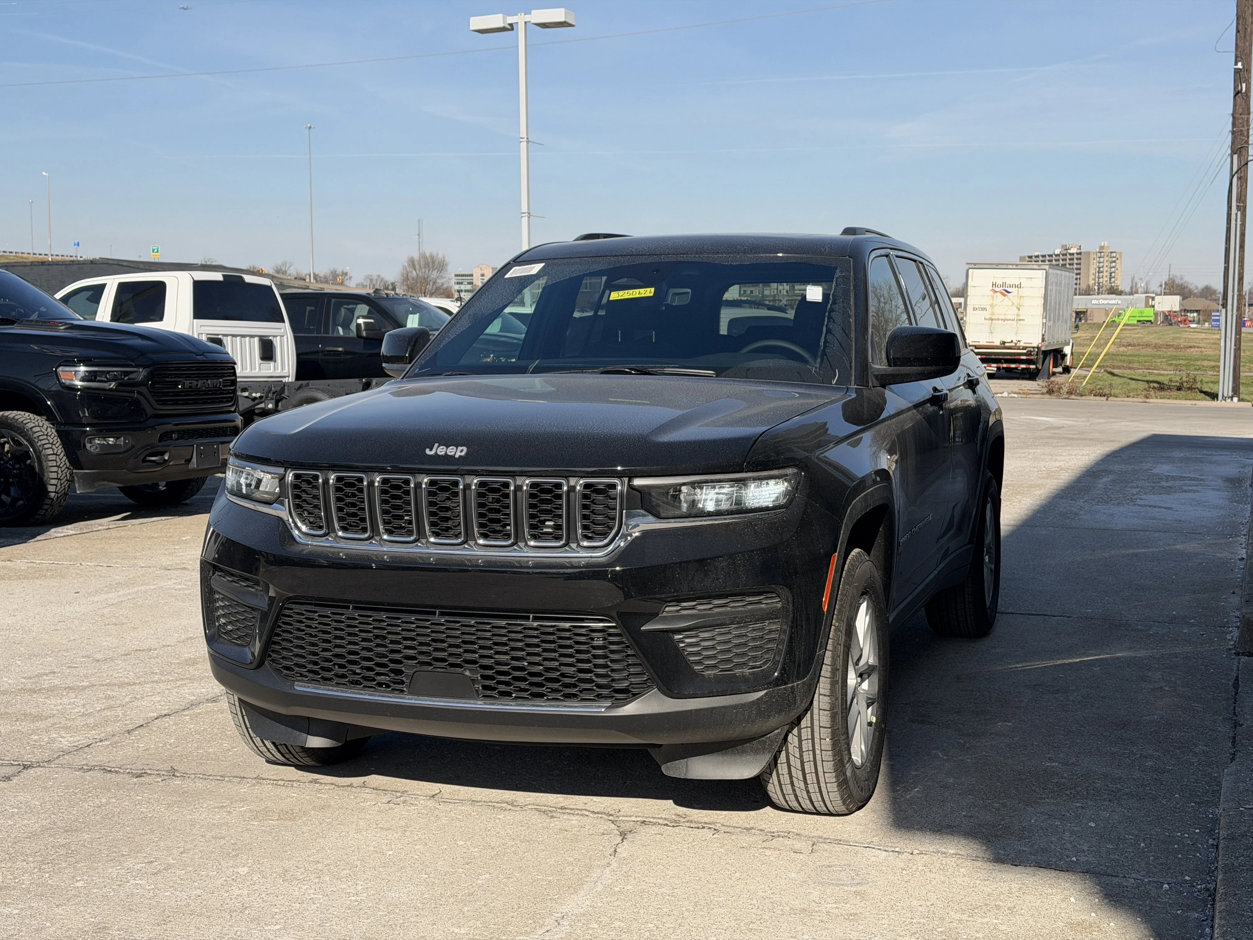 2025 Jeep Grand Cherokee Laredo - Photo 15