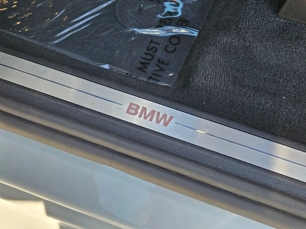 Used 2026 Mineral White Metallic BMW xDrive40i image 42