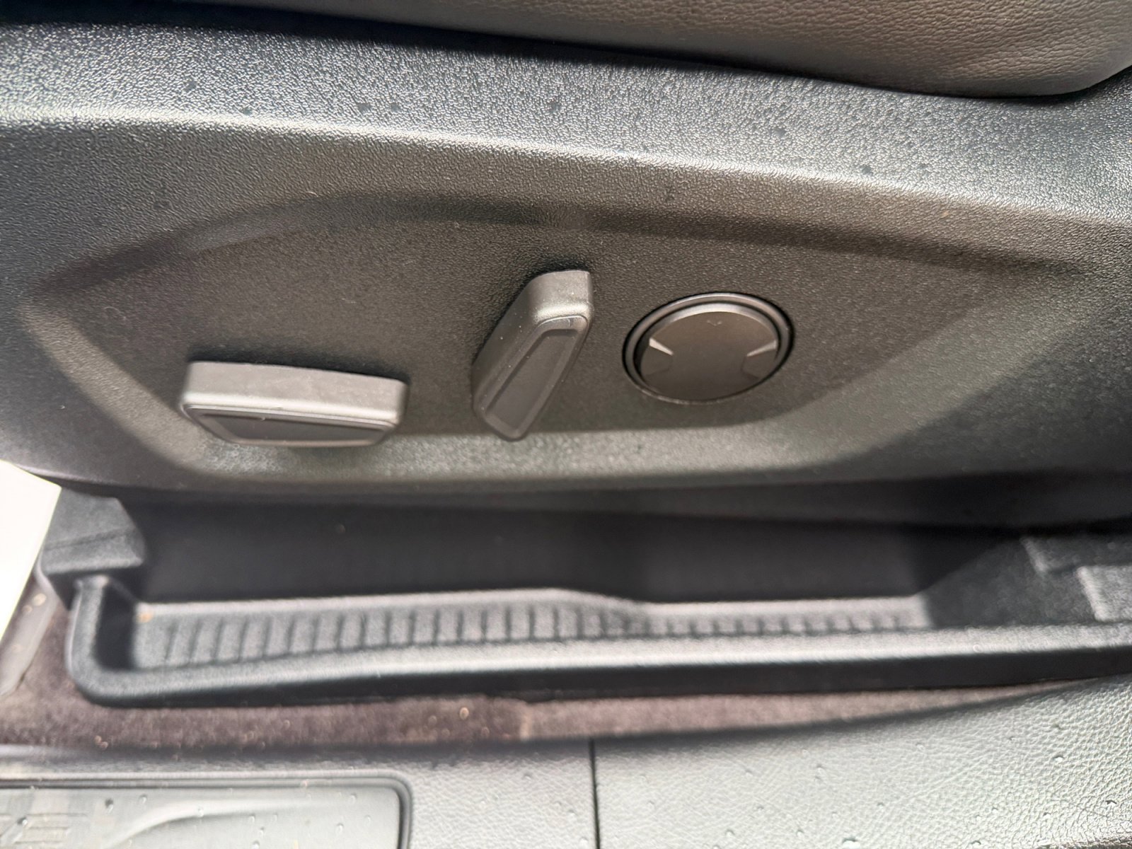 Used 2020 Black Ford SEL image 9
