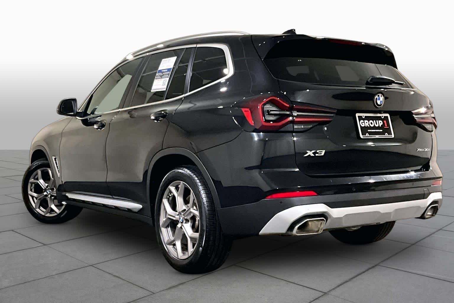 Used 2022 Black Sapphire Metallic BMW xDrive30i image 11