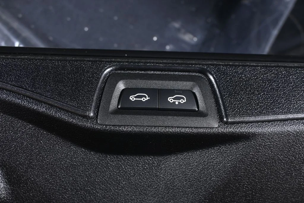 Used 2026 Black BMW xDrive50e image 37