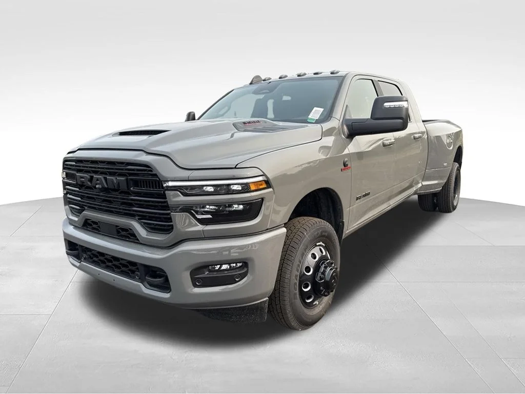 New 2026 Ceramic Gray Clear-Coat Exterior Paint RAM LARAMIE image 7
