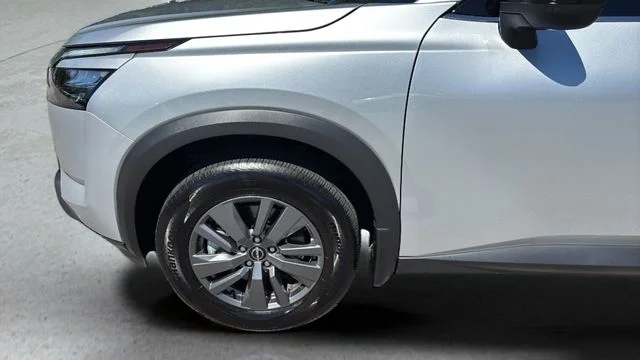 Used 2025 Silver Nissan S image 34