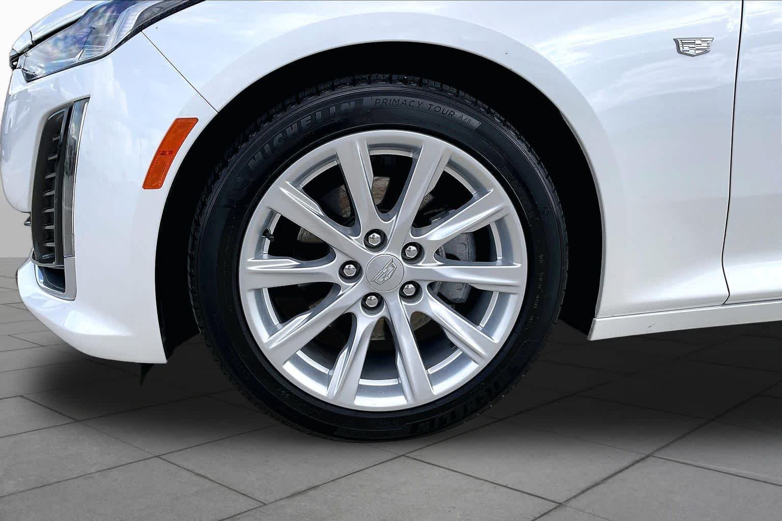 Used 2023 Crystal White Tricoat Cadillac Luxury image 10