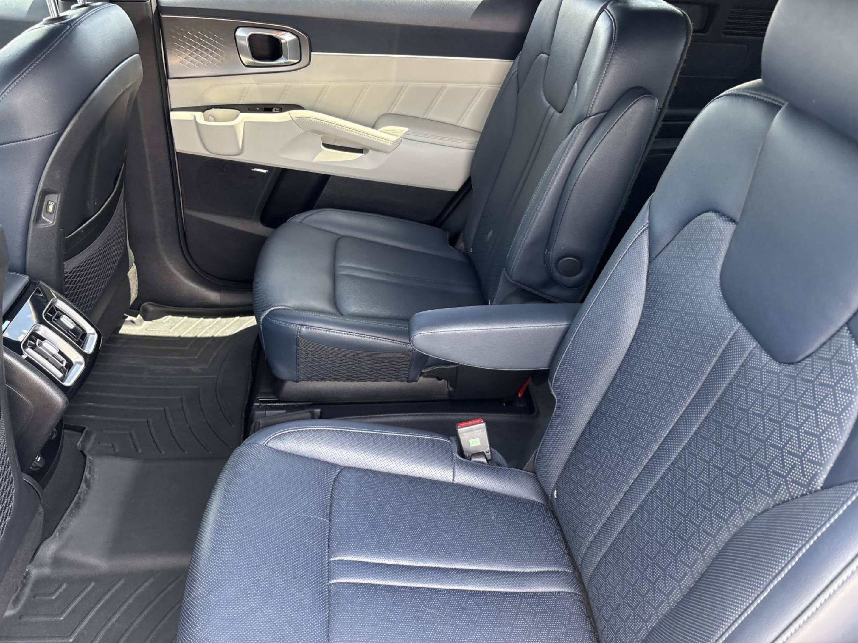 Used 2022 Silky Silver Kia SX Prestige image 14
