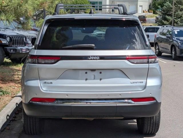 Used 2022 Silver Jeep Limited image 4