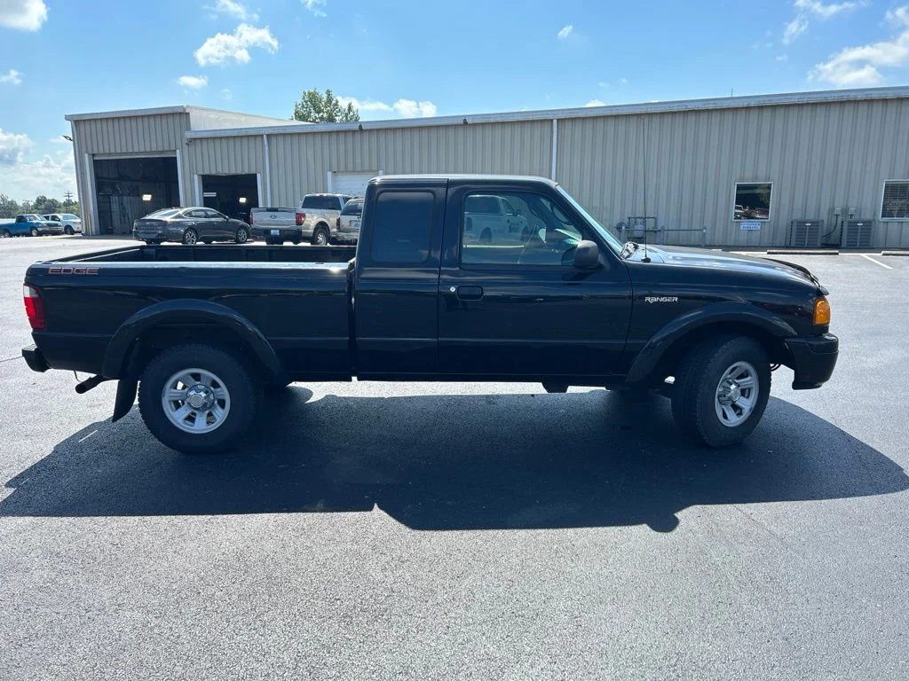 Used 2005 Black Ford  image 10