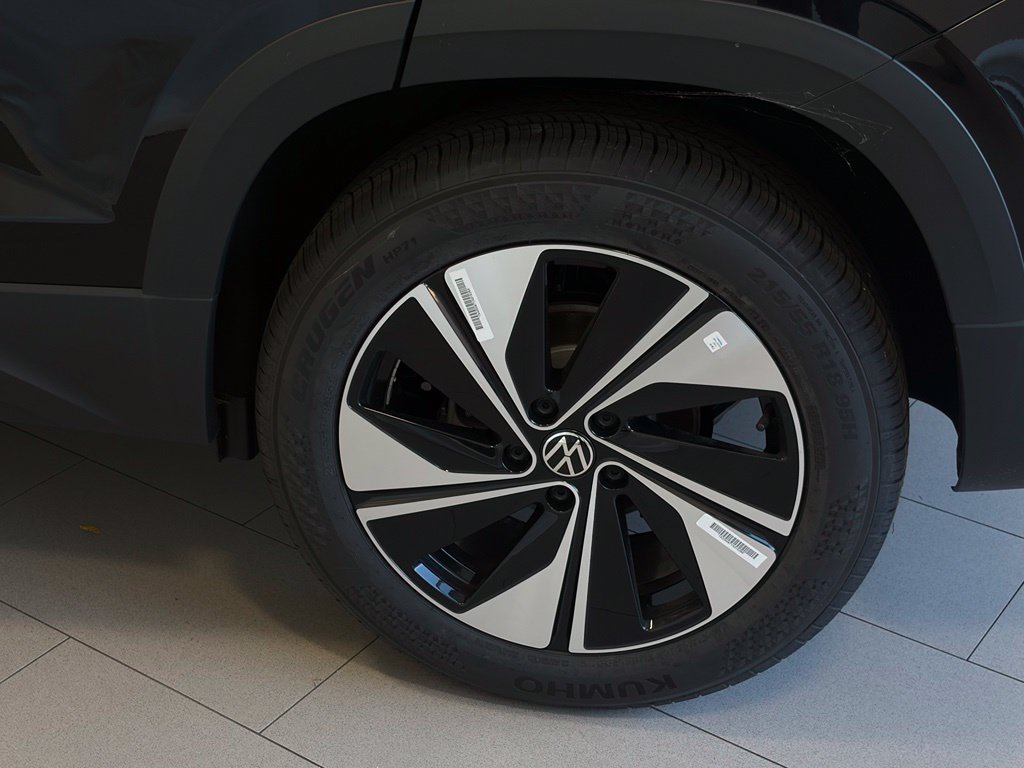New 2026 Deep Black Pearl Volkswagen 1.5T SE image 8