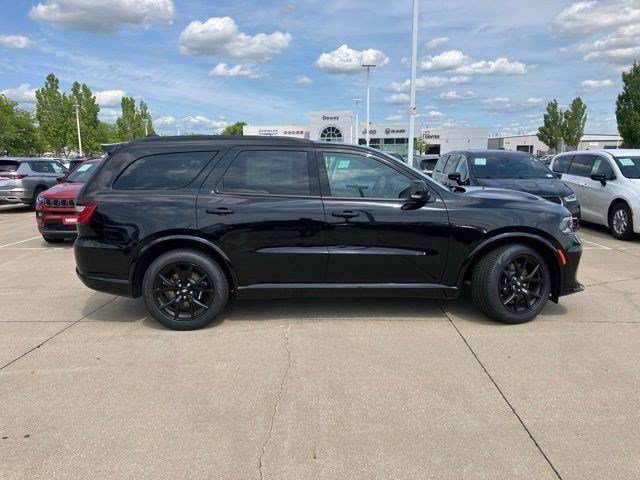 New 2026 Diamond Black Clear-Coat Exterior Paint Dodge GT Premium HEMI V8 image 4