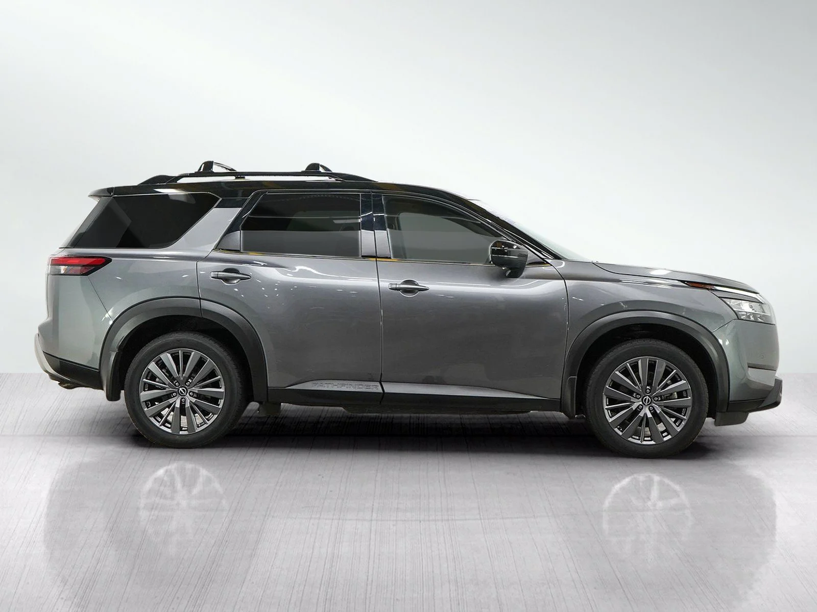 Used 2023 Gun Metallic/Super Black Nissan SL image 6