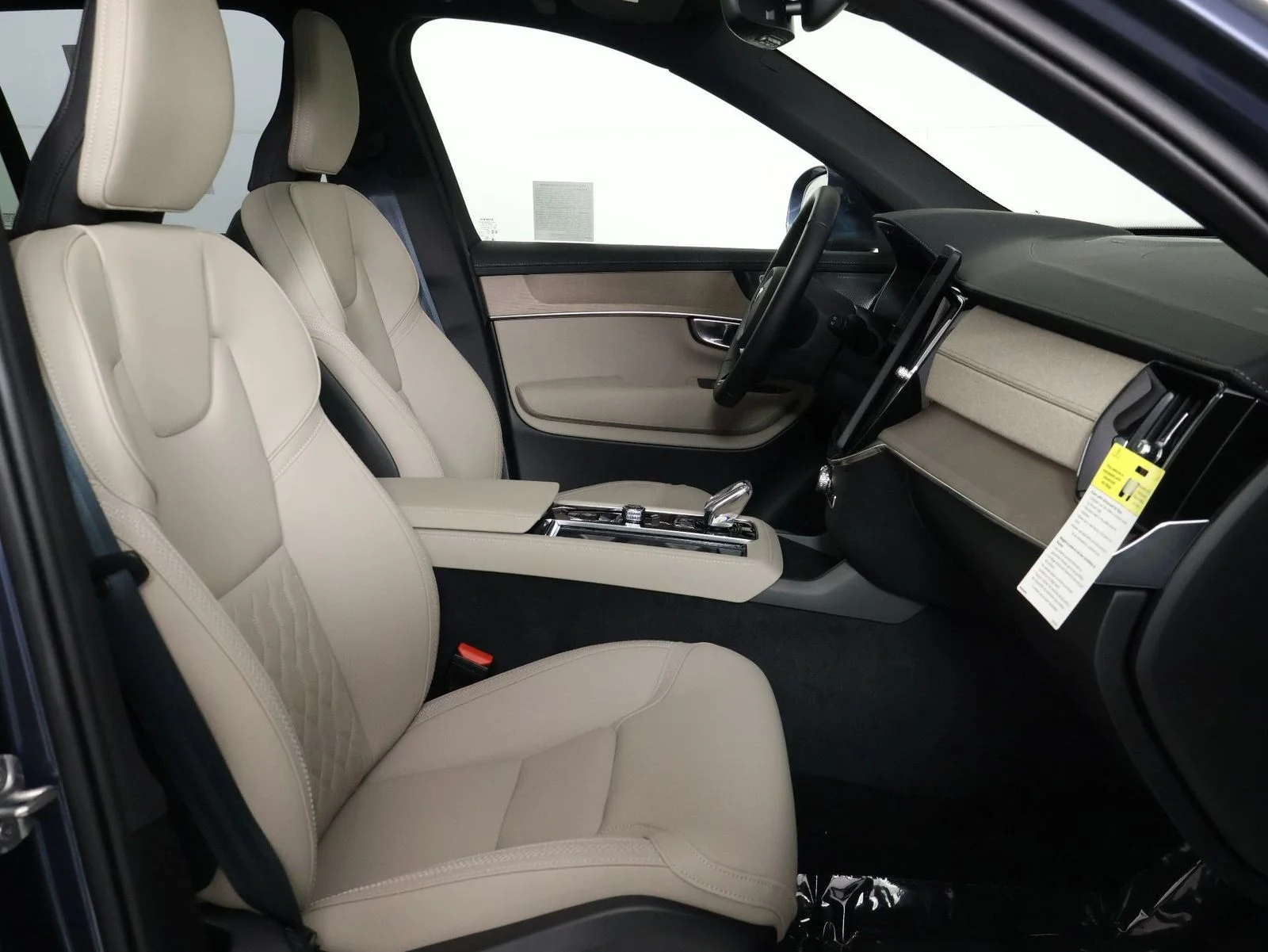 2026 Volvo XC90 Plus - Photo 29