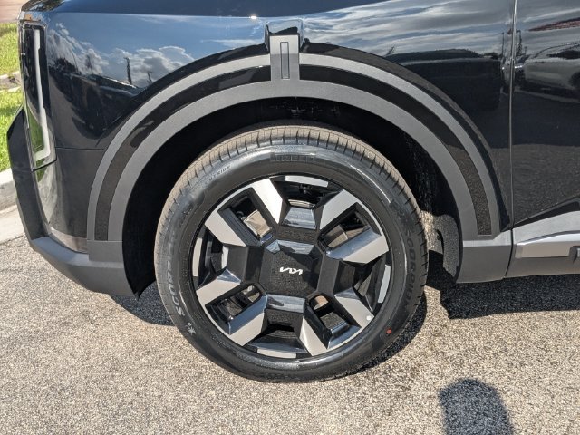 New 2027 Ebony Black Kia S image 11