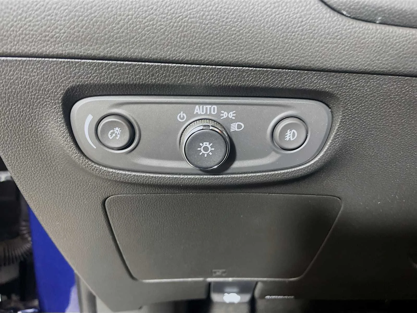 Used 2023 Sapphire Metallic Buick Preferred image 8