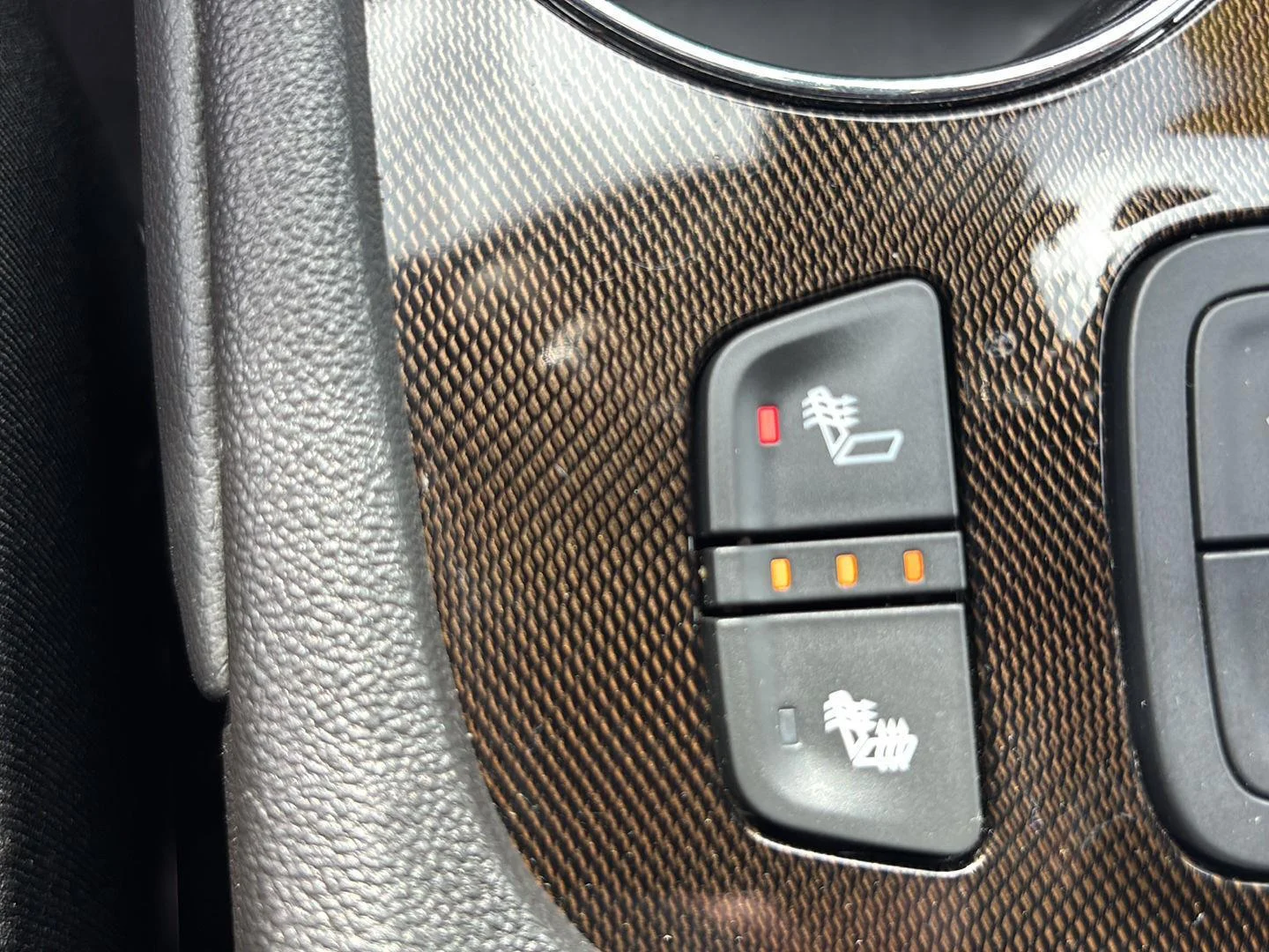 Used 2023 Summit White GMC AT4 image 28