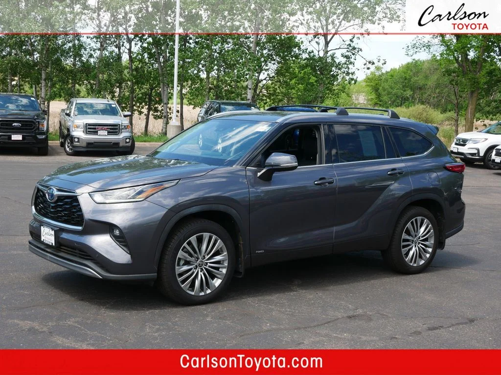 2022 Toyota Highlander Platinum Hybrid 4x4's photo