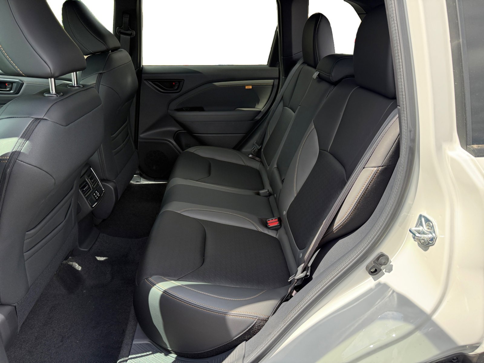 New 2026 CRYSTAL WHITE PEARL Subaru Wilderness image 16