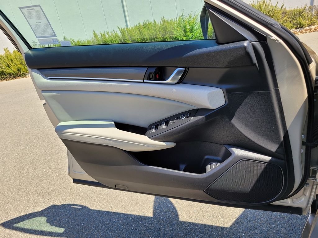 2018 Honda Accord LX - Photo 27