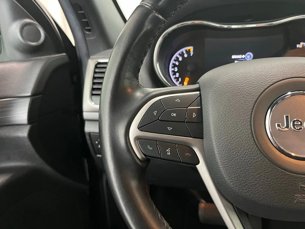 Used 2020 Black Jeep Laredo E image 5