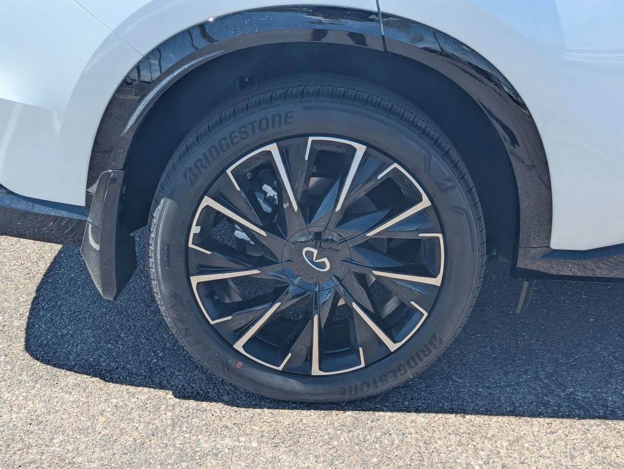 New 2027 2T RAD WHT INFINITI Autograph AWD image 9