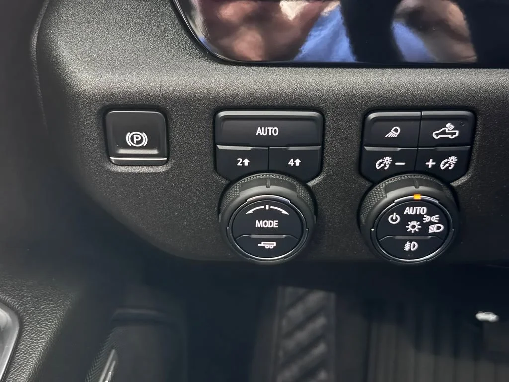 2024 Chevrolet Silverado 1500 LTZ - Photo 25
