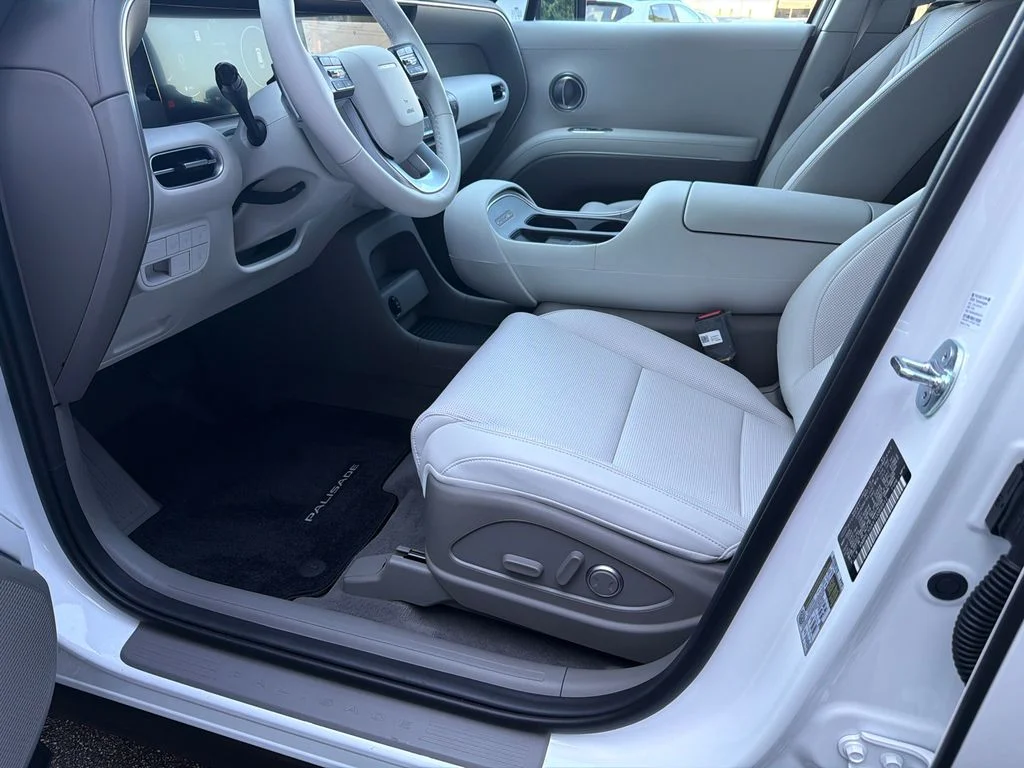 Used 2026 White Hyundai Blue SEL image 9