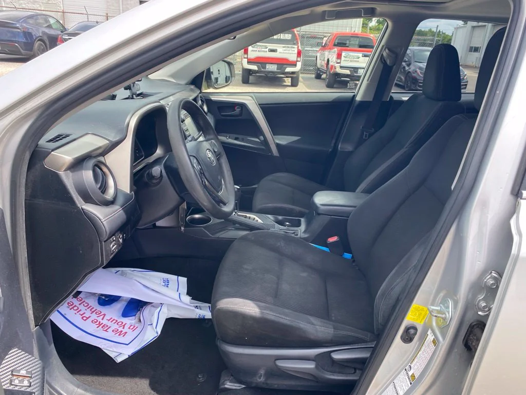Used 2013 Silver Toyota XLE image 5