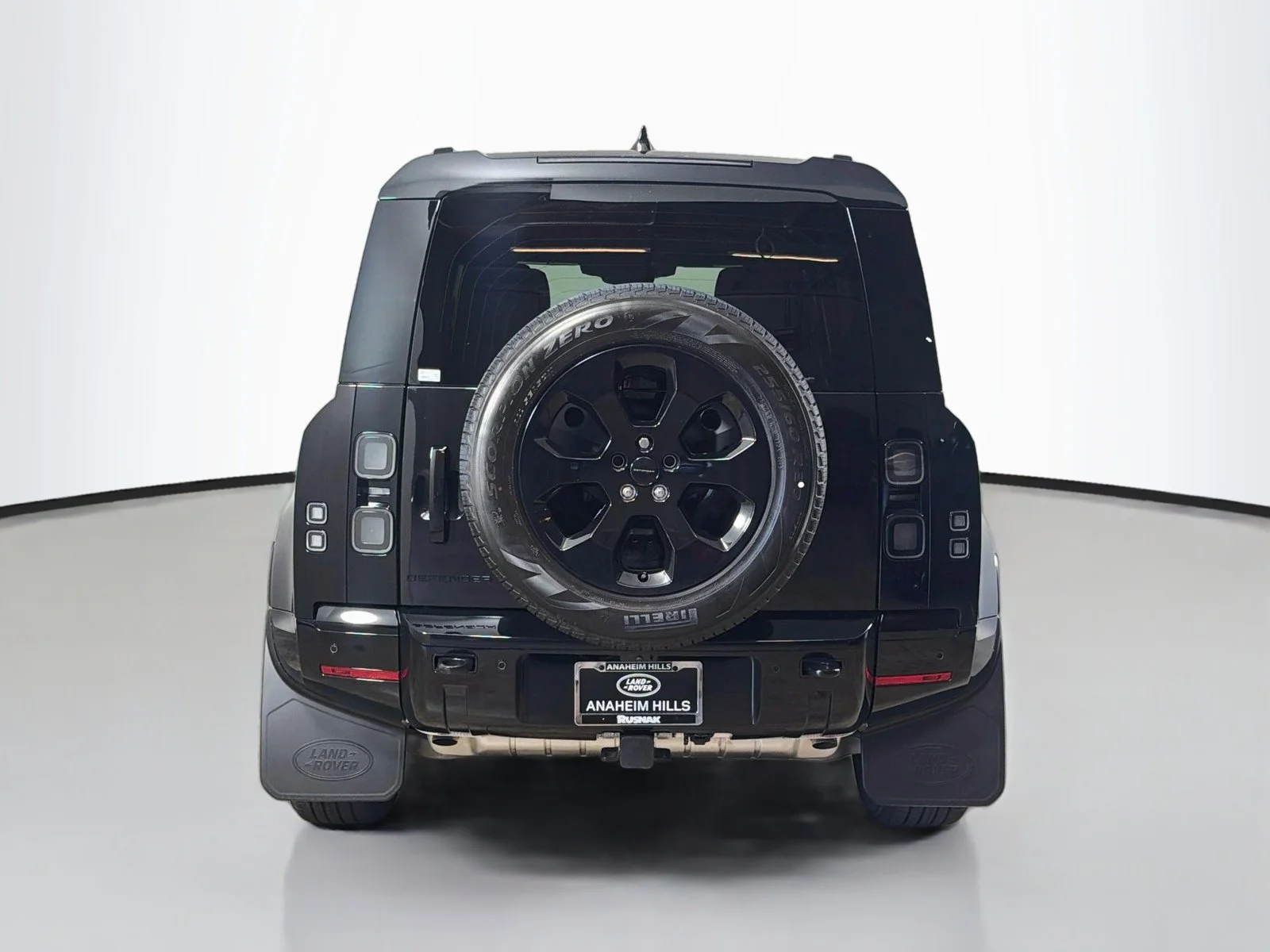 New 2026 Santorini Black Land Rover X-Dynamic SE image 4