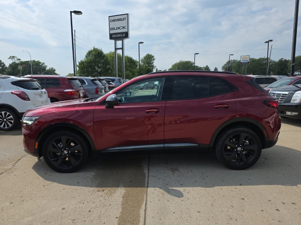 2022 Buick Envision Essence photo 2