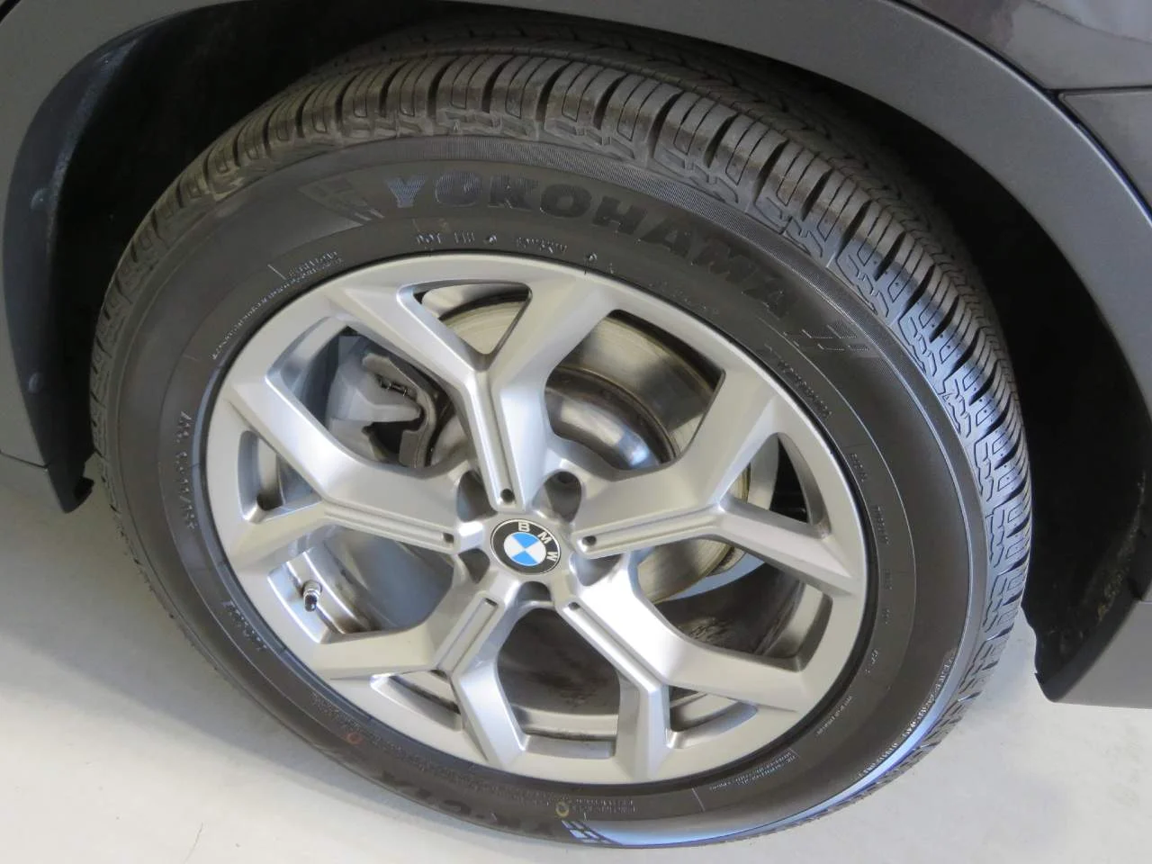 Used 2020 Dark Graphite Metallic BMW xDrive30e image 9
