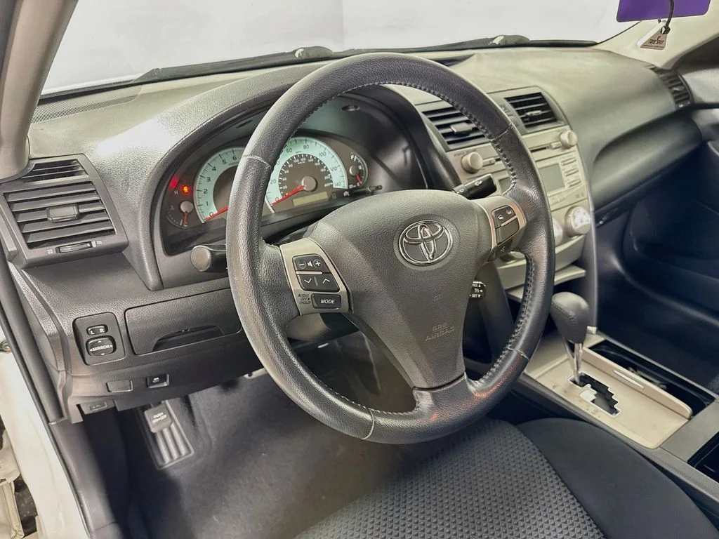 Used 2010 White Toyota LE image 9