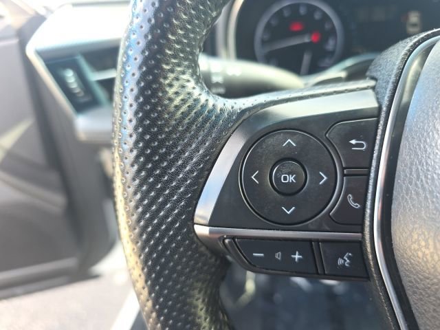 Used 2019 White Toyota XLE image 21