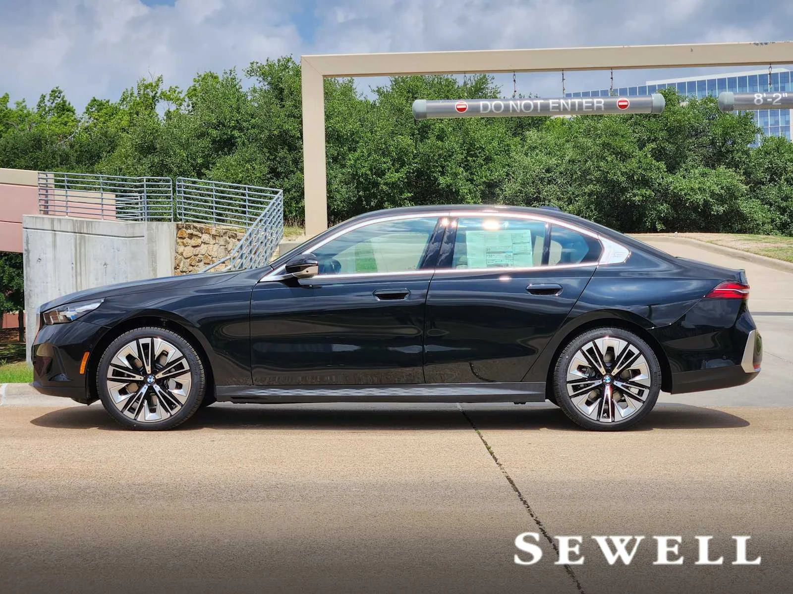 New 2026 Black Sapphire Metallic BMW 530i xDrive image 2