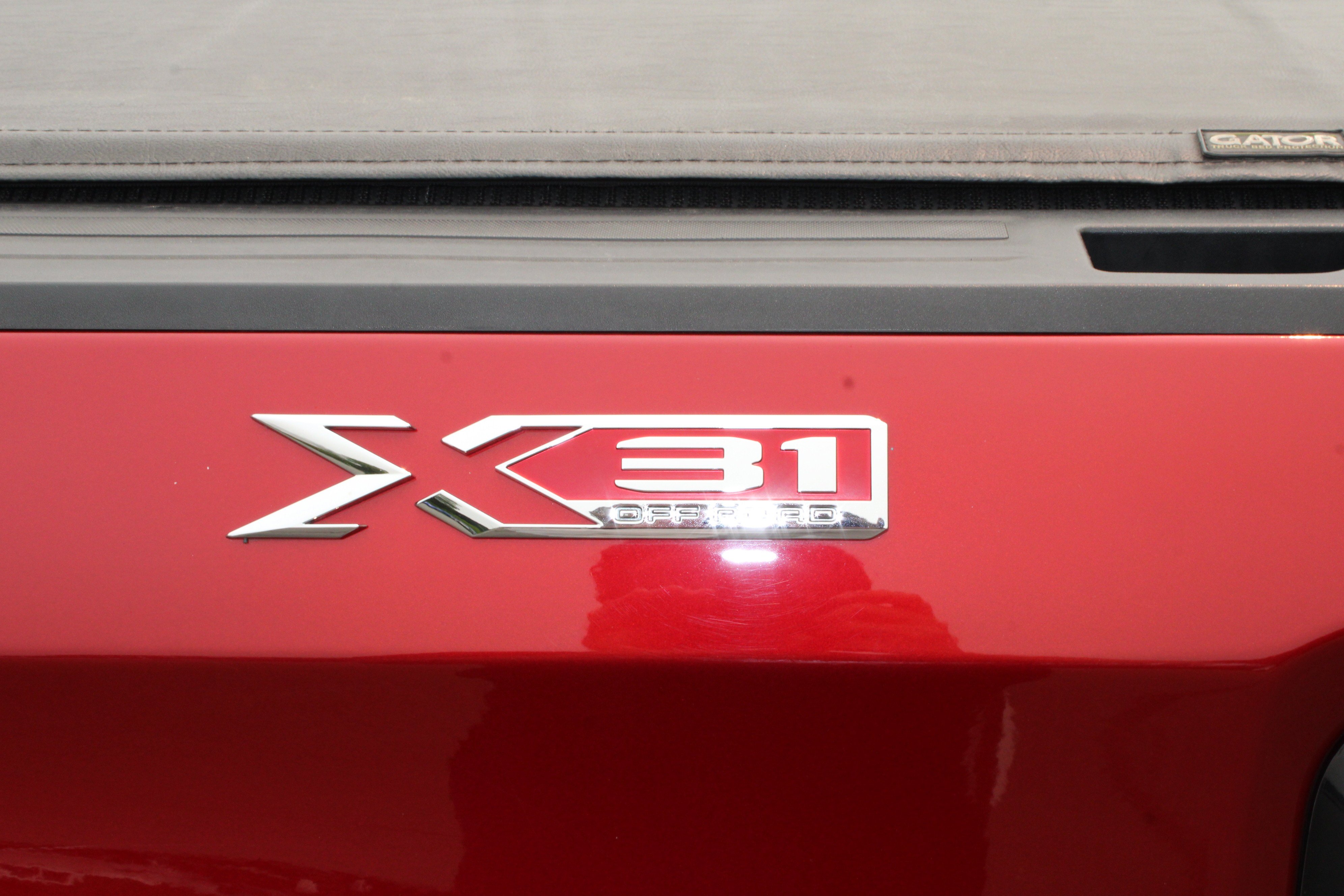 Used 2021 Maroon GMC Elevation image 3