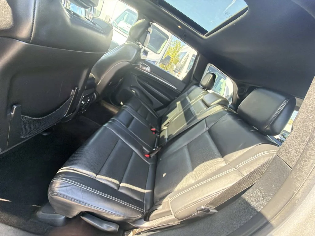 Used 2016 Silver Jeep Limited image 27