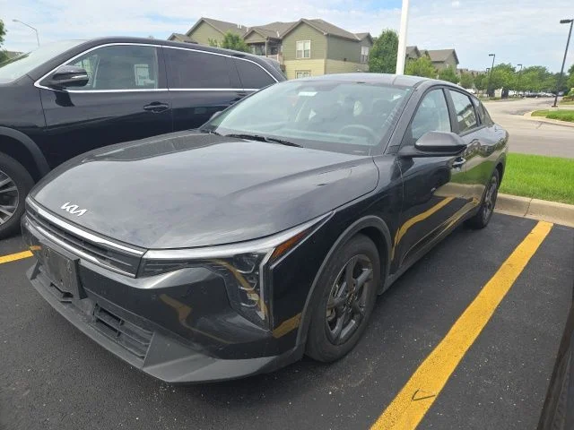 Used 2025 Gray Kia LXS image 3