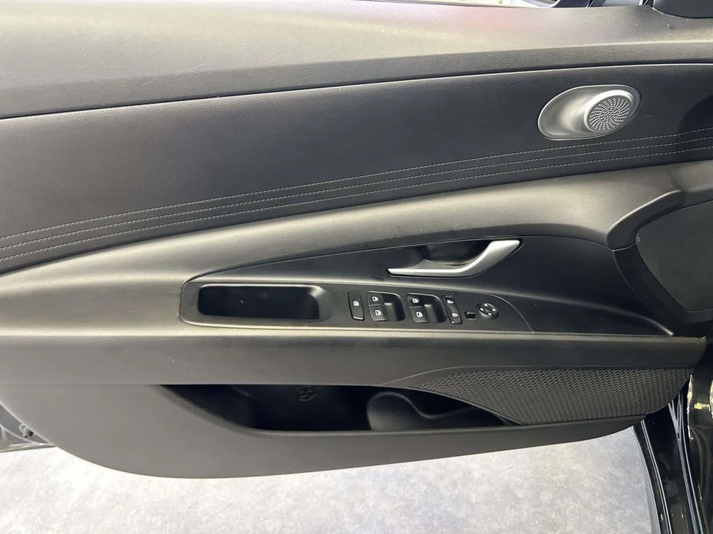 Used 2023 Black Hyundai SEL image 14