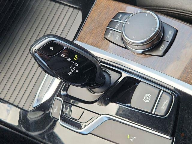 Used 2019 White BMW sDrive30i image 16