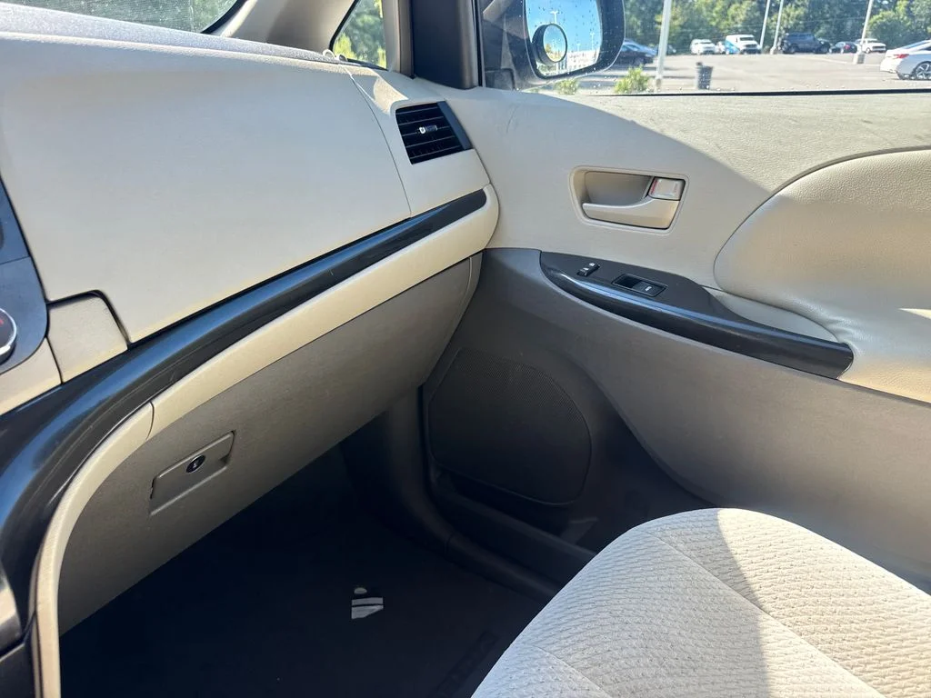 Used 2011 Silver Sky Metallic Toyota LE image 17