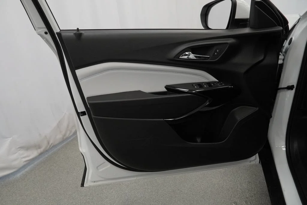 New 2026 Summit White Chevrolet LT image 21