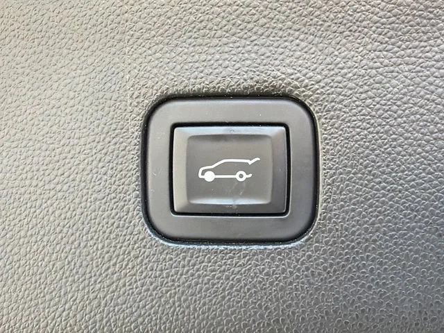 Used 2020 Ebony Twilight Metallic Buick Essence image 19