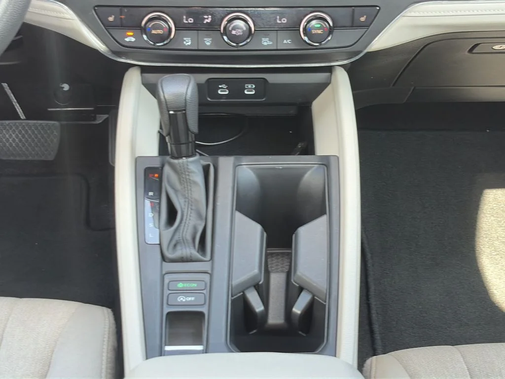 Certified Used 2025 Platinum White Pearl Honda SE image 15
