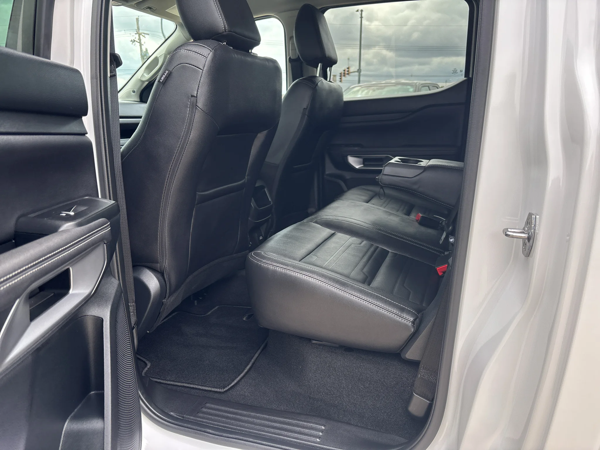 Used 2025 Oxford White Ford LARIAT image 22