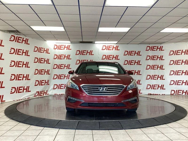Used 2015 Red Hyundai SE image 2