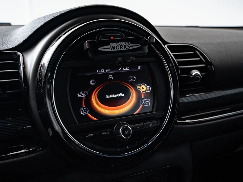 Used 2017 Gray Metallic MINI Clubman image 32