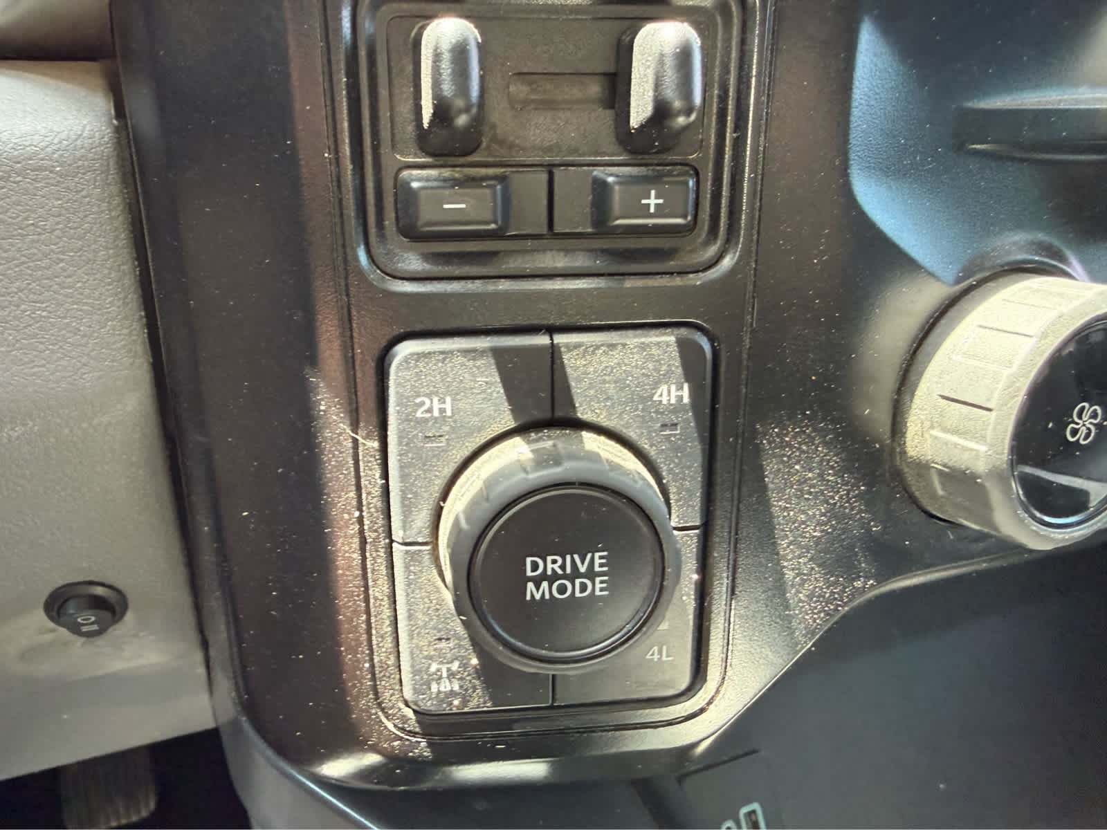 Used 2024 Oxford White Ford XLT image 21