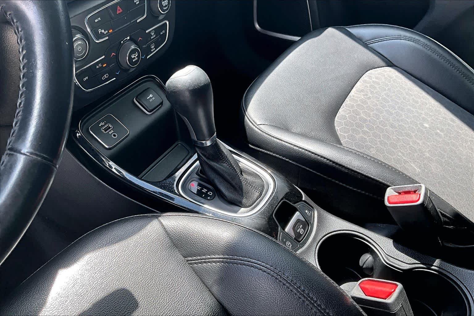 Used 2019 Laser Blue Pearlcoat Jeep Altitude image 15