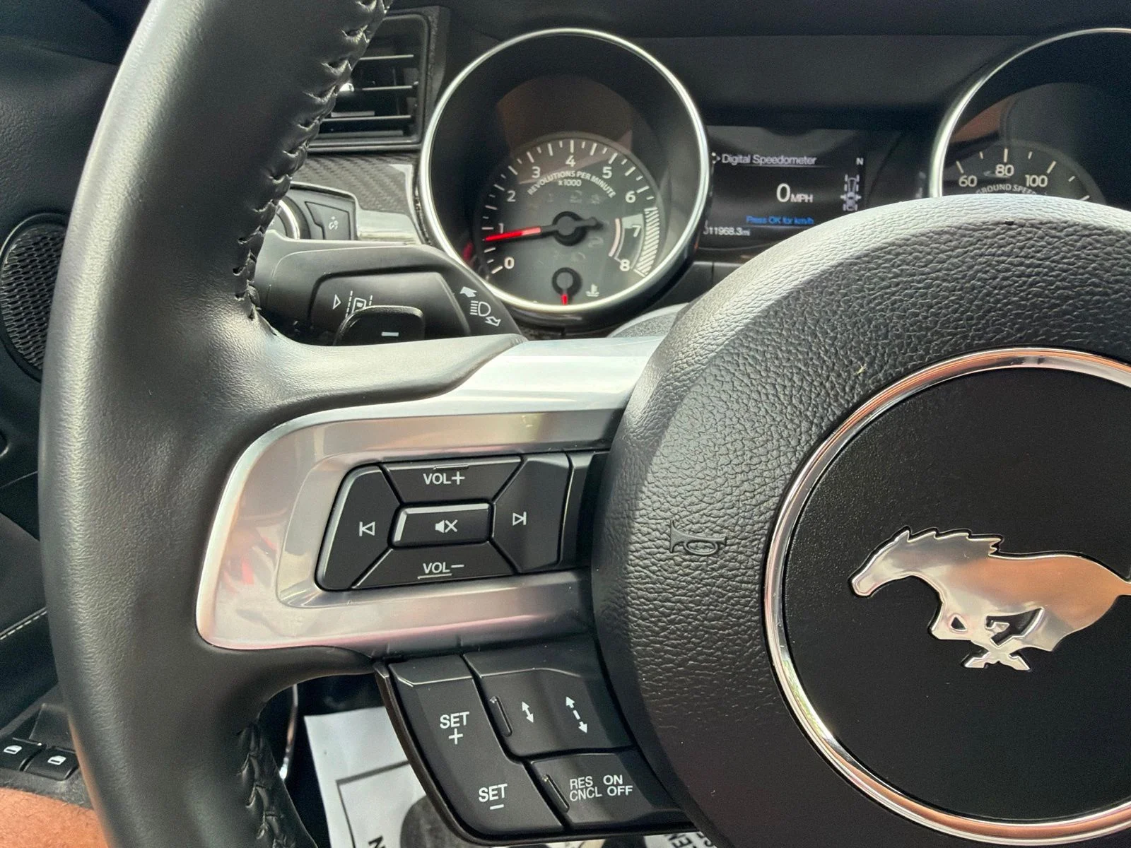 Used 2021  Ford GT Premium image 26